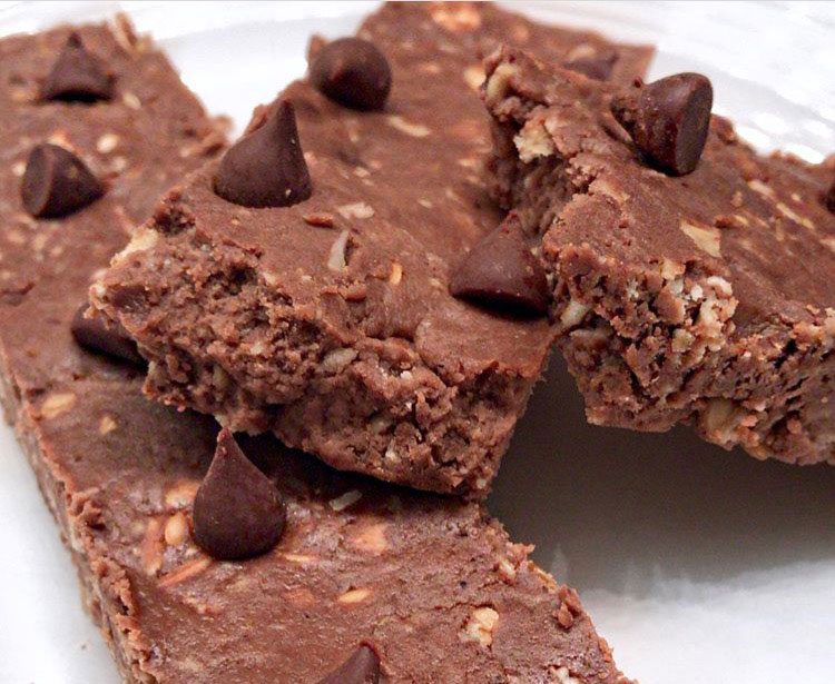 Almond Brownie Batter No-Bake Protein Bars