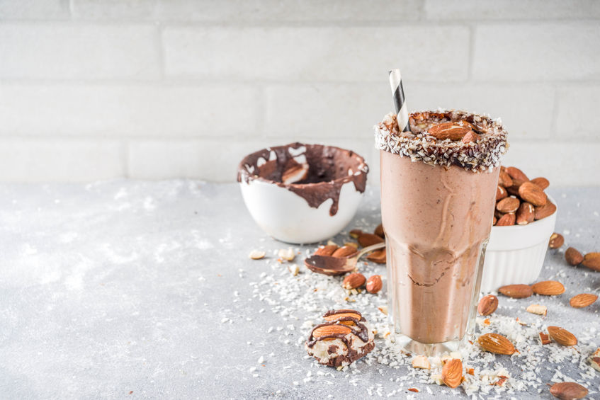 Vegan almond & coconut chocolate smoothie