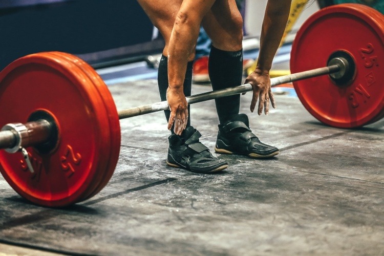 powerlifter lifting one rep max